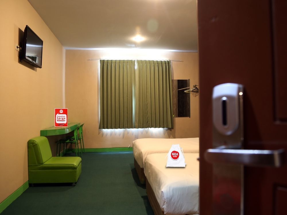 Nida Rooms Makassar Jampea 19536 Exterior foto